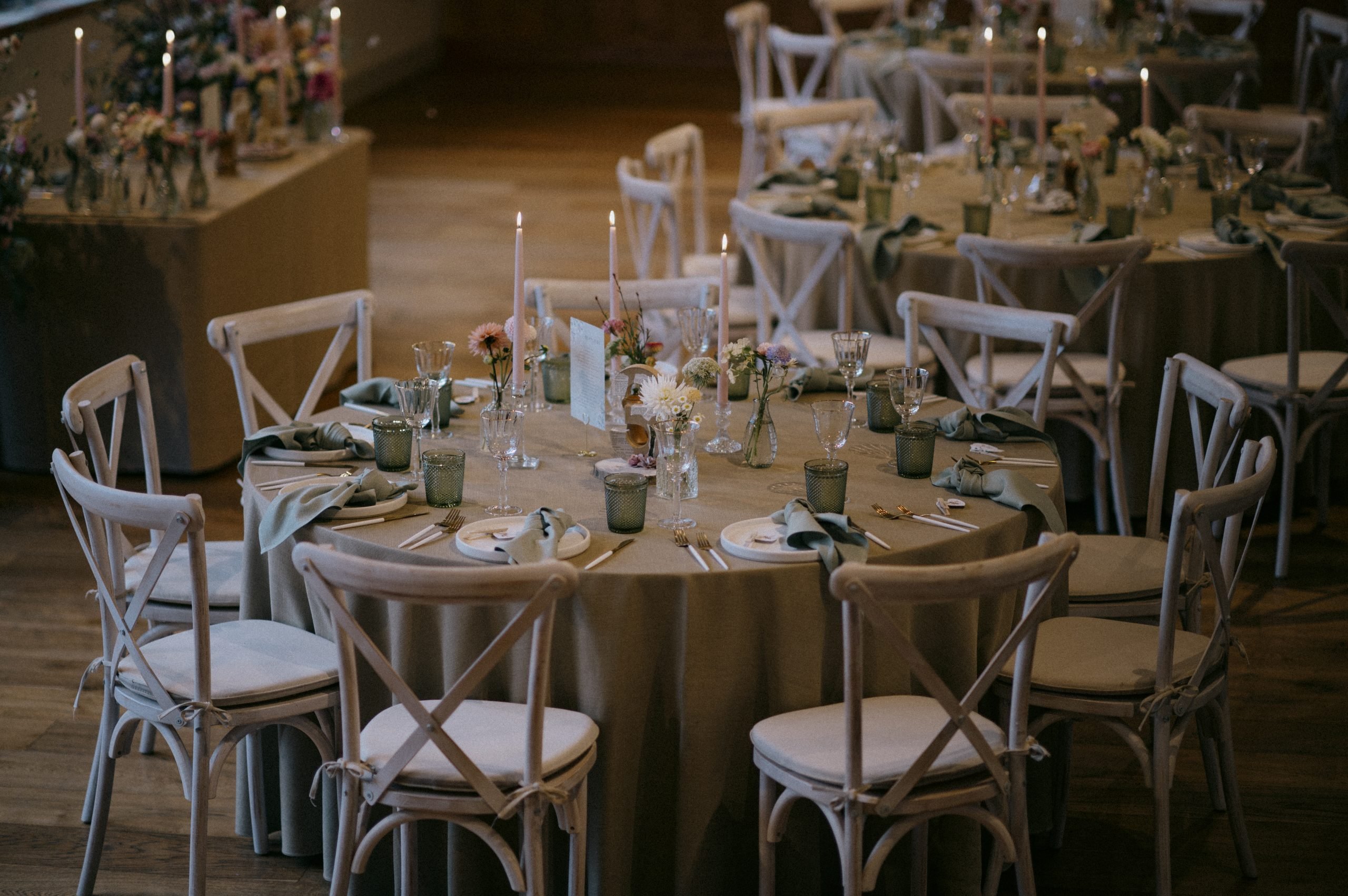 Beautiful round table scape at Worstead estate