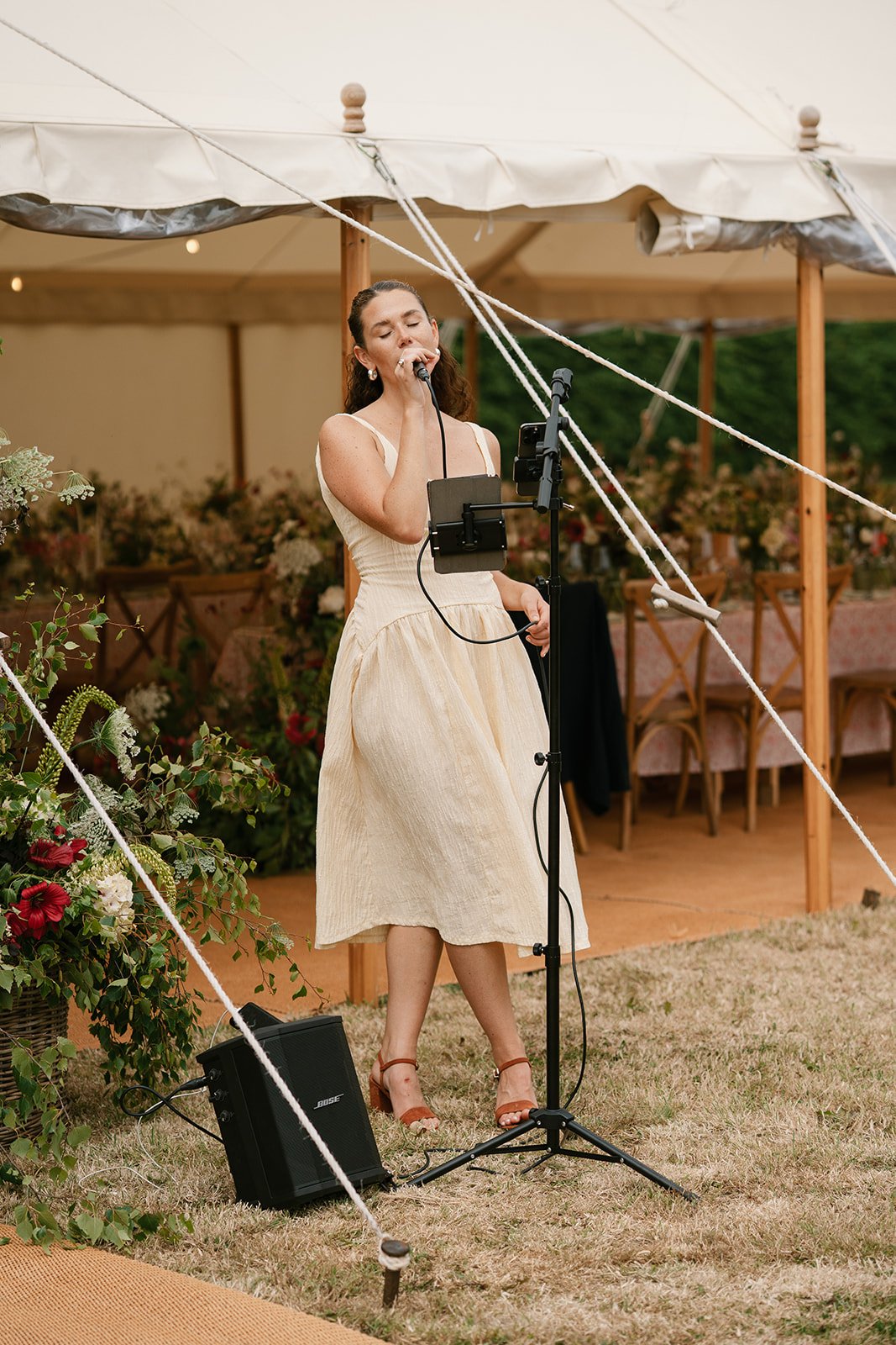 Acoustic singer Jessica Pardoe singing at a sophiscated marquee wedding in Lincolnshire coordinated by Hardesty Event Design